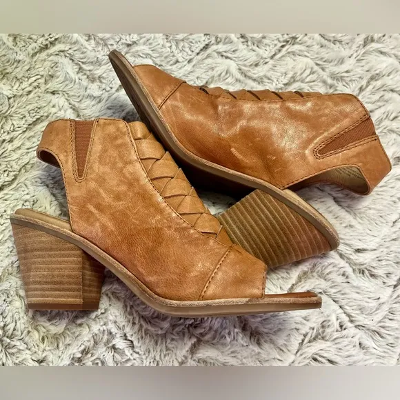 Söfft Mackenna Sandals Italian Leather Comfort All Day Wear Classy Chic Size 9