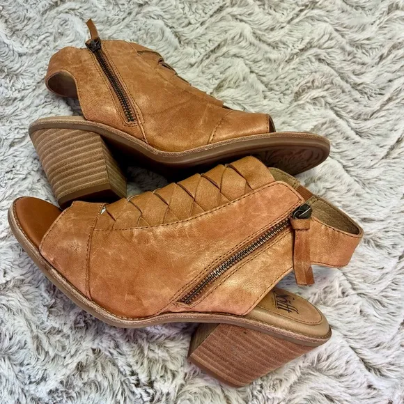 Söfft Mackenna Sandals Italian Leather Comfort All Day Wear Classy Chic Size 9