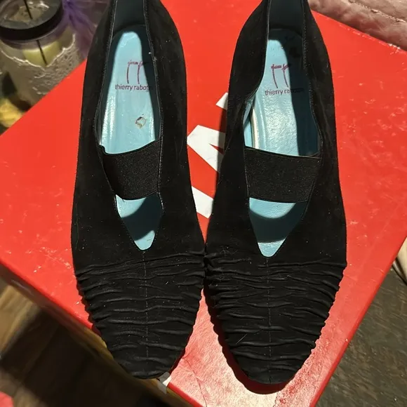 Size 38 Thierry roubtin shoes