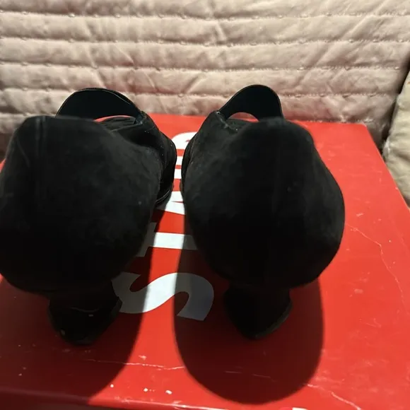 Size 38 Thierry roubtin shoes