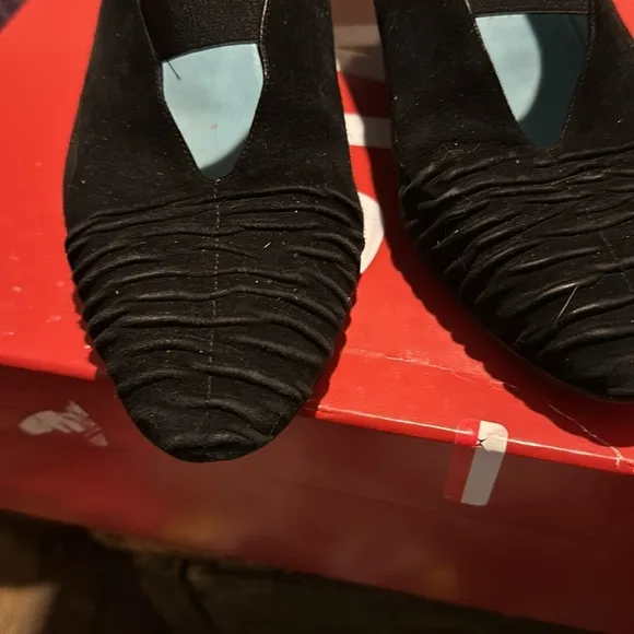 Size 38 Thierry roubtin shoes
