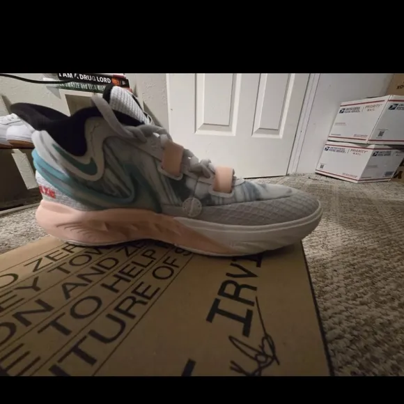 Size 4Y - Nike Kyrie 8 GO (GS) Photon Dust
