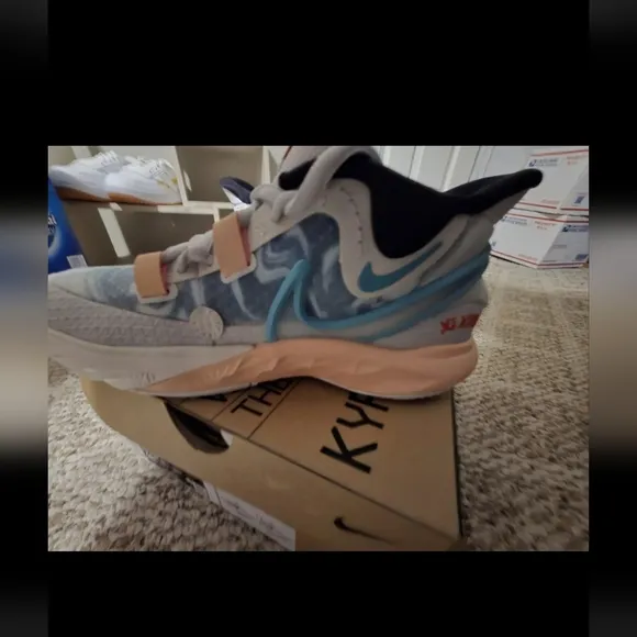 Size 4Y - Nike Kyrie 8 GO (GS) Photon Dust