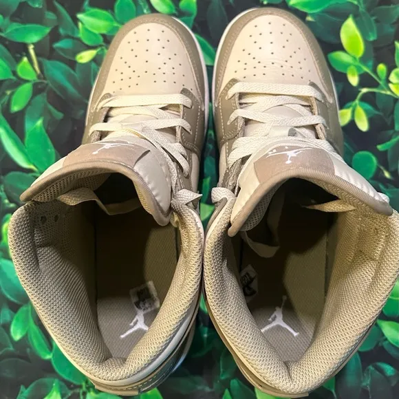 Size 6.5Y Air Jordan 1 Mid BG