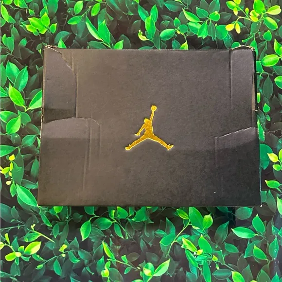 Size 6.5Y Air Jordan 1 Mid BG