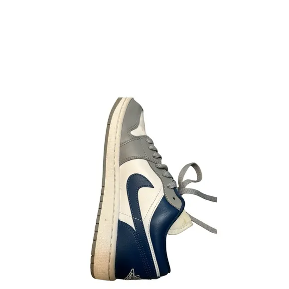 Size 8.5 Women's  - Air Jordan 1 Low French Blue