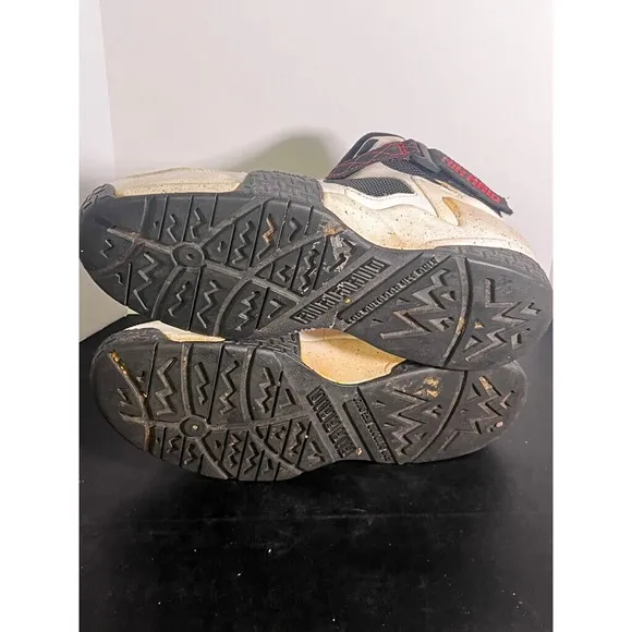 Size 9.5- Nike Air Raid Black/University Red/White DD8559-100