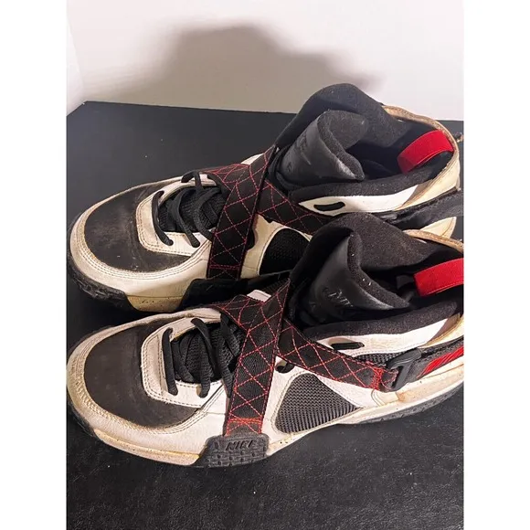 Size 9.5- Nike Air Raid Black/University Red/White DD8559-100