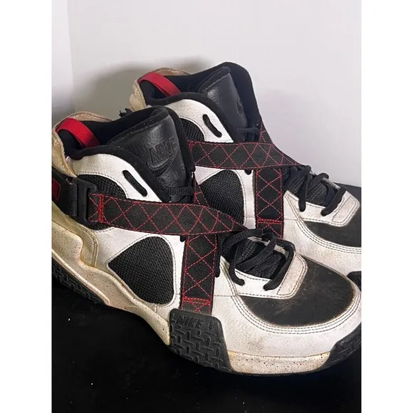 Size 9.5- Nike Air Raid Black/University Red/White DD8559-100