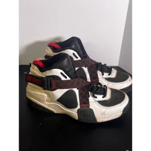 Size 9.5- Nike Air Raid Black/University Red/White DD8559-100