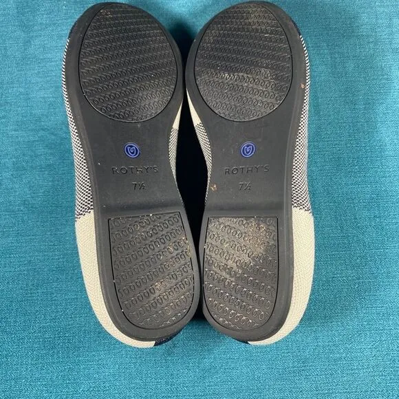 Size 7.5 - Women’s Rothy’s The Flat Captoe shoes