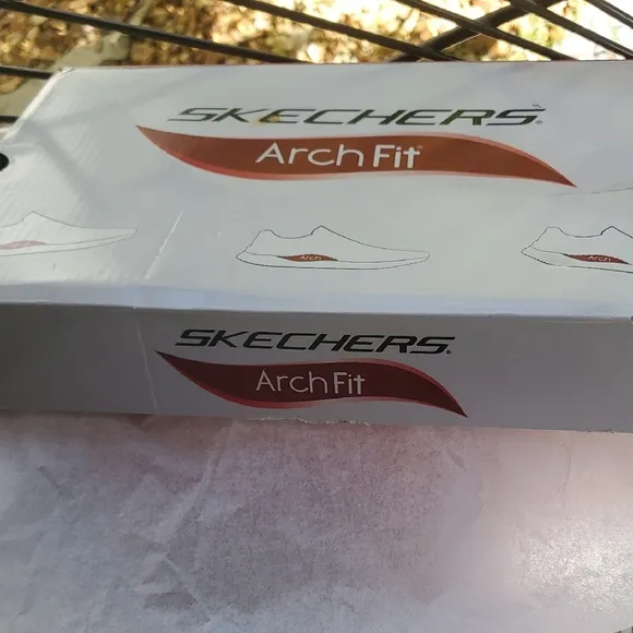 Skechers Arch Fit Black and White Casual Sneakers