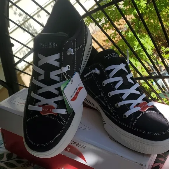 Skechers Arch Fit Black and White Casual Sneakers