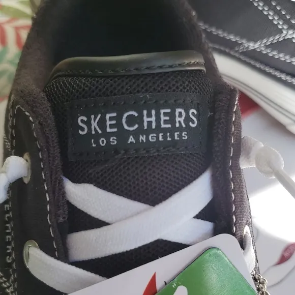 Skechers Arch Fit Black and White Casual Sneakers