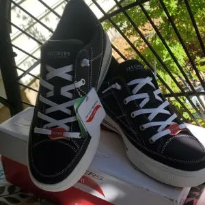 Skechers Arch Fit Black and White Casual Sneakers