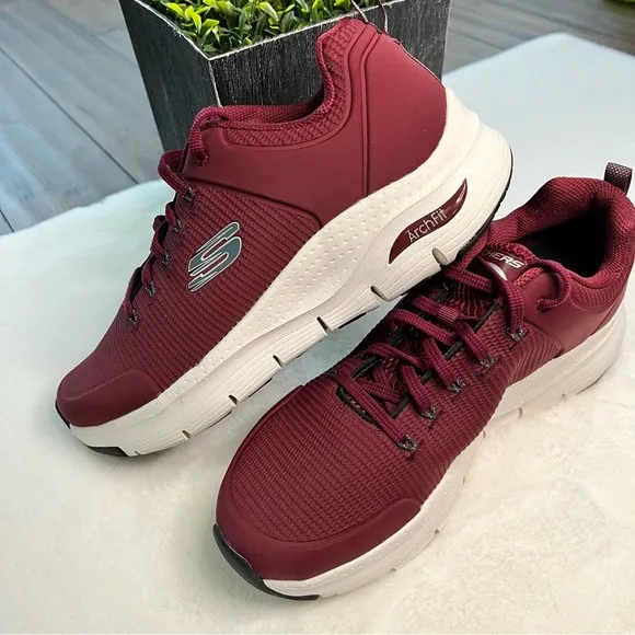 Skechers Men's Arch Fit Titan Sneakers Burgundy Size 8.5 Listed Under Women
