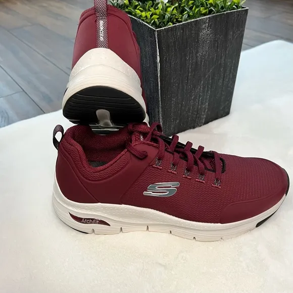 Skechers Men's Arch Fit Titan Sneakers Burgundy Size 8.5