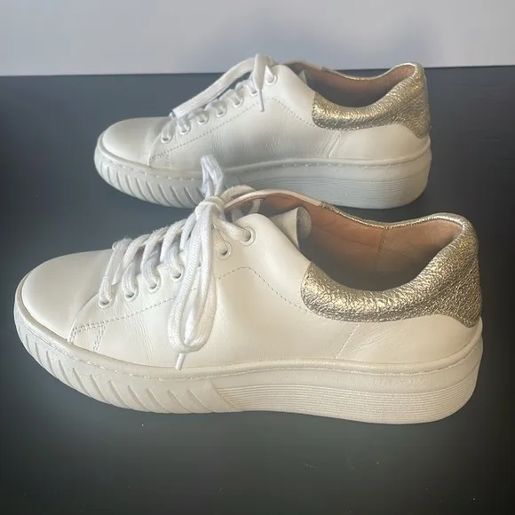 SOFFT | Parkyn Sneaker White with Gold heel, size 8.5M, leather - EUC