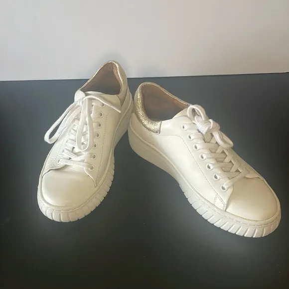 SOFFT | Parkyn Sneaker White with Gold heel, size 8.5M, leather - EUC