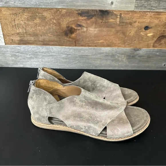Sofft Womens Smoke Suede Metallic Evonne Flat Sandals Zip Back Size 11M EUC