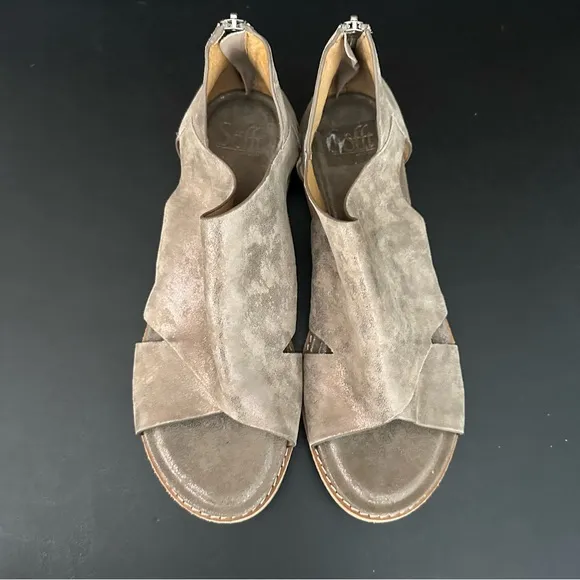 Sofft Womens Smoke Suede Metallic Evonne Flat Sandals Zip Back Size 11M EUC