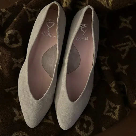 Sole Bliss Ingrid: Pale Gray Suede Shoes Size 38 / Néw No Box