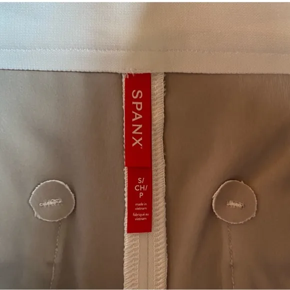 SPANX on the go 6” shorts white cotton 4 way stretch small