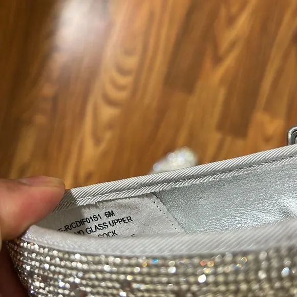 Steve Madden Silver embellished shiny flat Shoes size 6 NWOB