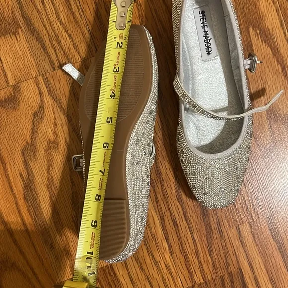 Steve Madden Silver embellished shiny flat Shoes size 6 NWOB