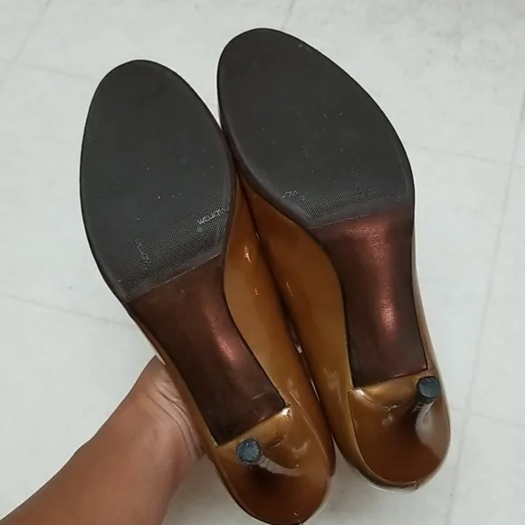 STUART WEITZMAN patent leather classic pumps
