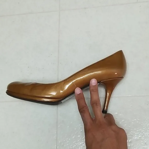 STUART WEITZMAN patent leather classic pumps