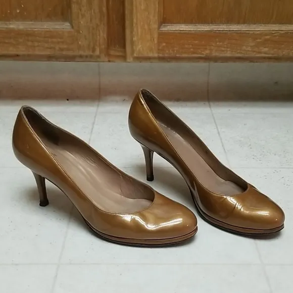 STUART WEITZMAN patent leather classic pumps