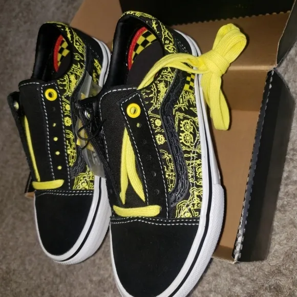 Sz 4 - Vans x Spongebob &quot;Skate Old Skool&quot; Sneakers (Gigliotti) Classic Skate Sh…