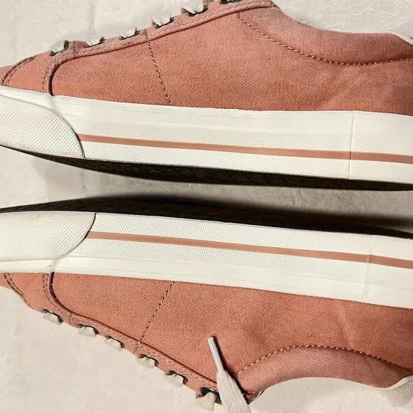 Taos Footwear Z Soul Sneakers 8W Clay/Cream Distressed