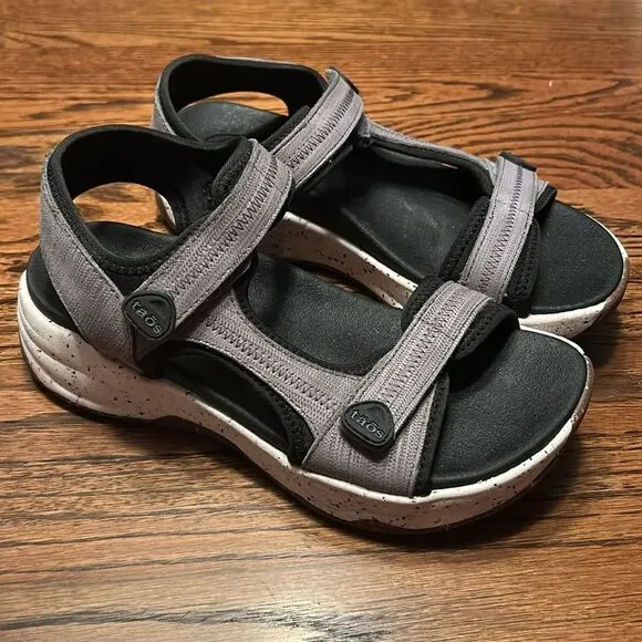 Taos Super Side Women's Gray Emboss Sandals Size 7