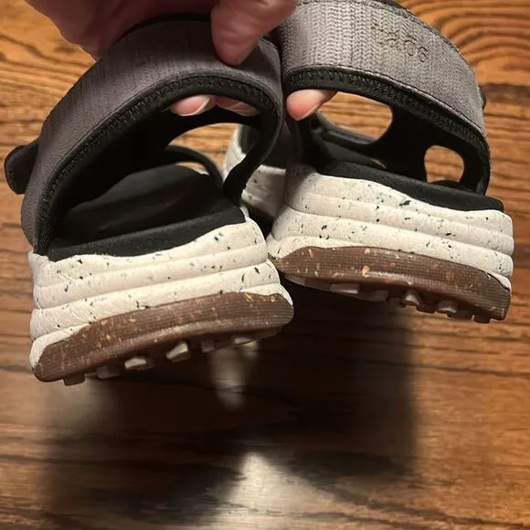 Taos Super Side Women's Gray Emboss Sandals Size 7