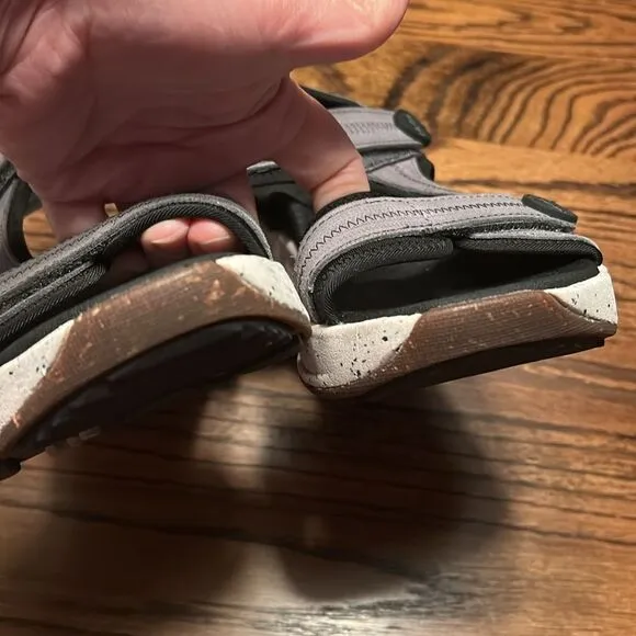 Taos Super Side Women's Gray Emboss Sandals Size 7