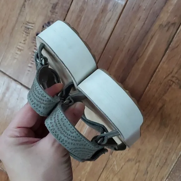 Teva Midform Universal Geometric sandals