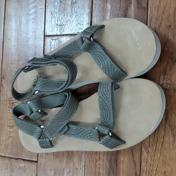 Teva Midform Universal Geometric sandals