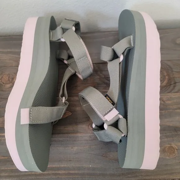 Teva Women Flatform Universal Sz 11 Grey Pink Strappy Sandals Hook and Loop NEW
