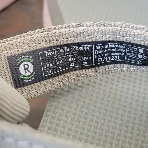 Teva Women Flatform Universal Sz 11 Grey Pink Strappy Sandals Hook and Loop NEW