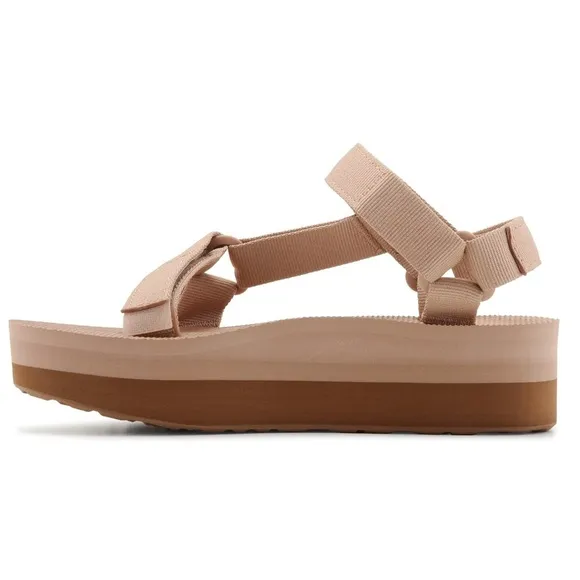 Teva Women's Flatform Universal Sandal!