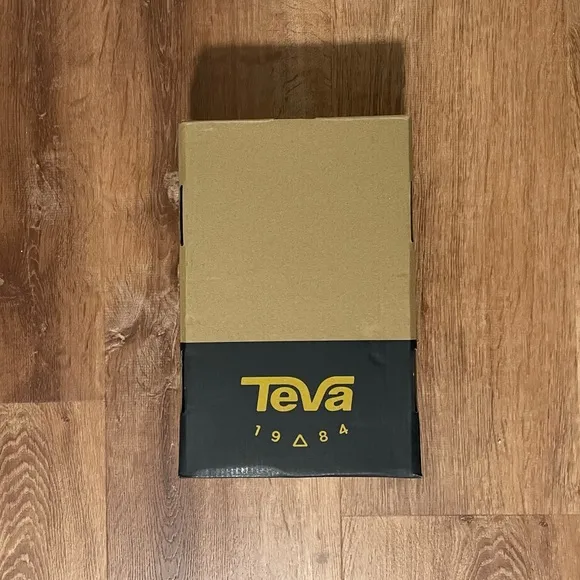 Teva Women's Flatform Universal Sandal!