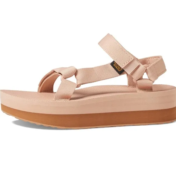 Teva Women's Flatform Universal Sandal!