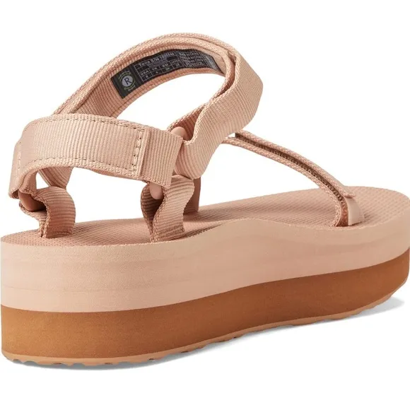 Teva Women's Flatform Universal Sandal!