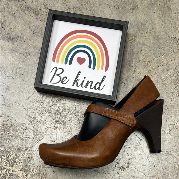 Tsubo Brown Heeled Shoes with Rounded Toe
