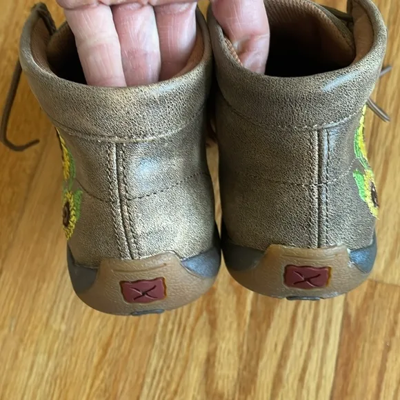 TWISTED X WOMEN'S SUNFLOWER CHUKKA DRIVING SHOES - MOC TOE