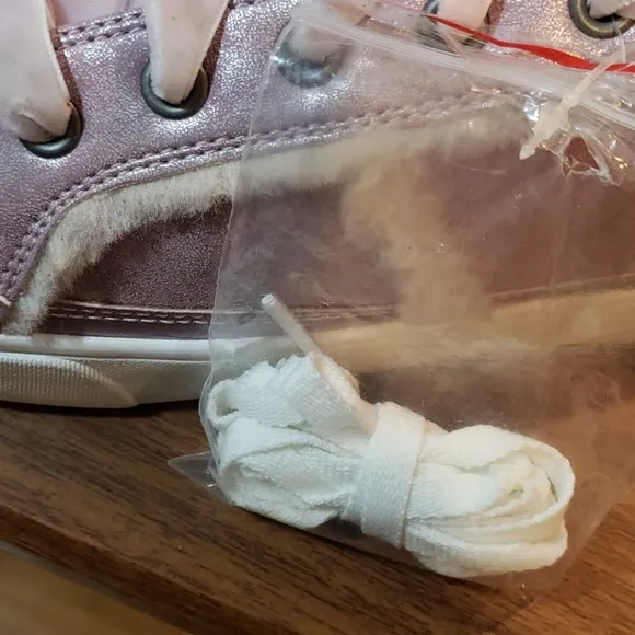 Ugg Alanna Girl's Pink Cameo Sneakers