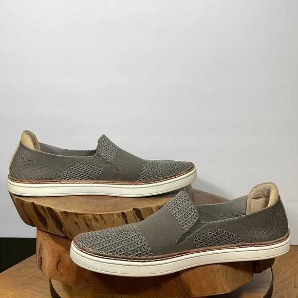 UGG SAMMY SLIP ON SNEAKERS