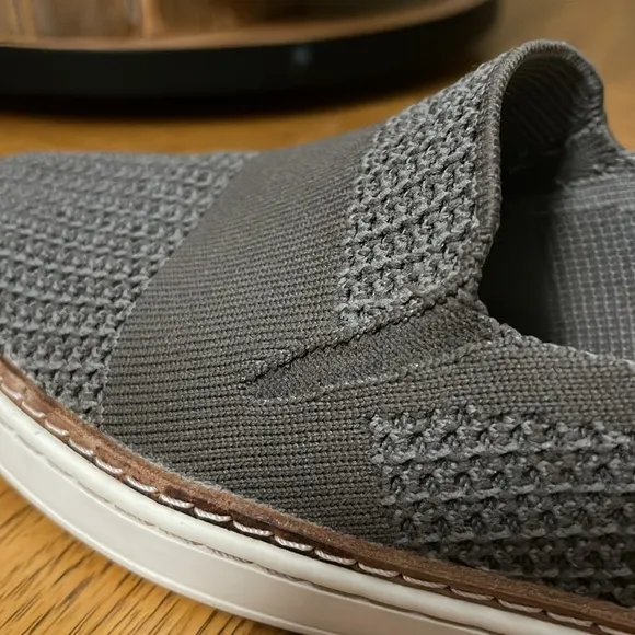 UGG SAMMY SLIP ON SNEAKERS